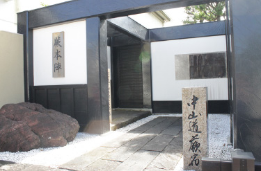 ｢中山道 蕨宿｣では、中山道の宿場町として栄えたまちなみが残ります。